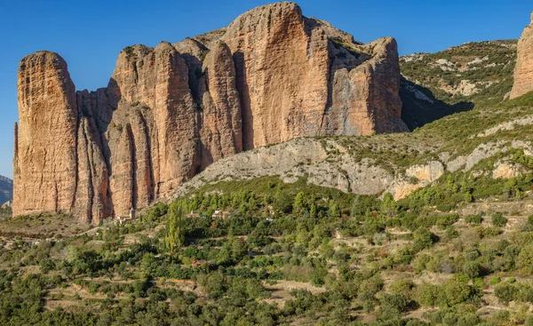 Mallos de Riglos en Huesca, panorama de tiro largo — Foto de Stock