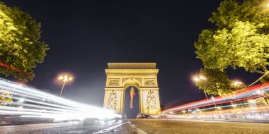 Arc de Triomphe ve araba ışık gece rotaları