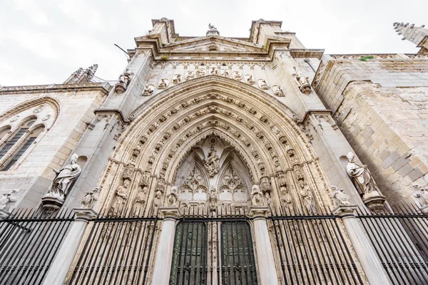 Toledo cathedral door — Stock Photo, Image