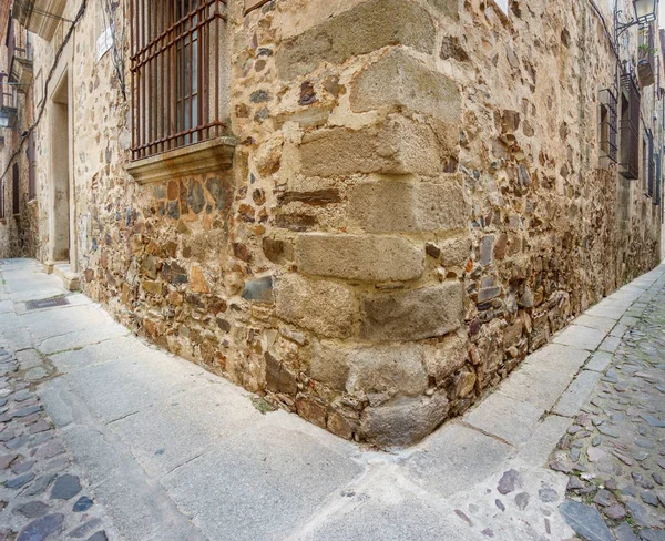 Sten hörnet i Caceres city — Stockfoto