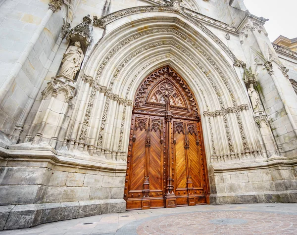 Bilbao cathedral entrance wide angle — Stock Photo, Image