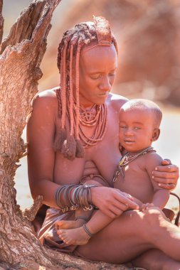Himba kadın ve çocuk