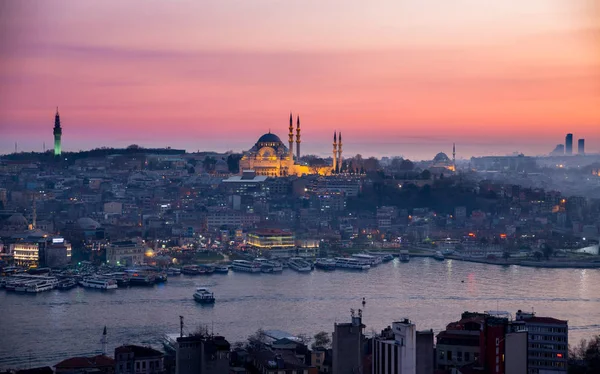 Mosque in istambul at dusk — Stock Photo, Image