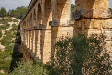 Ferreres su kemeri profil, olarak da bilinen Devils Bridge