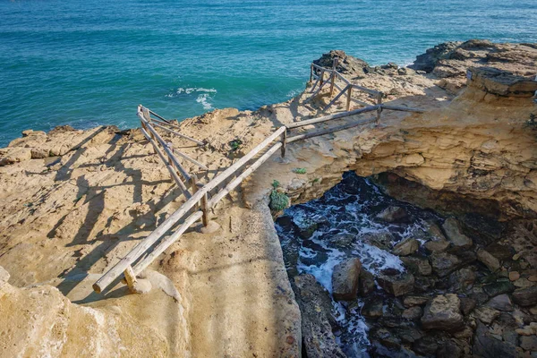 Natürliche Brücke in roc de gaieta — Stockfoto