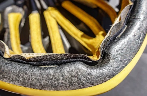 Casco de bicicleta usado antiguo — Foto de Stock