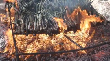Geleneksel calsots ateşte yavaş hareket