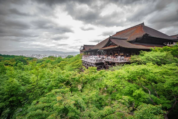 Довгою витримкою Kiyomizu dera Temple в Кіото, Японія — стокове фото