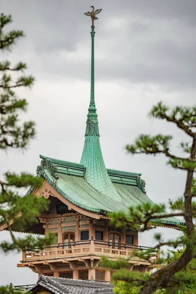 Techo templo verde japonés — Foto de Stock