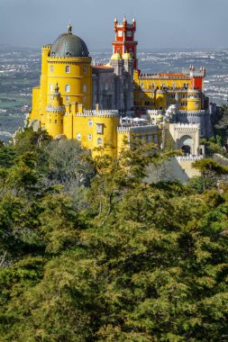 Sarayı da Pena uzun görünümünü. Sintra, Lisbon. Portekiz