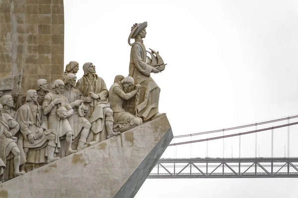 Aos Monumento most Descobrimentos i 25 kwietnia — Zdjęcie stockowe