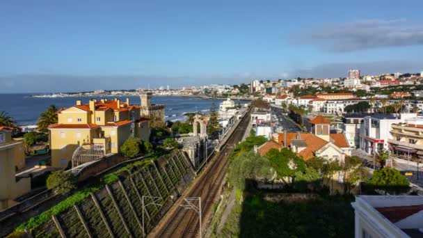 Desfasamento temporal no Estoril com comboios, nuvens e tráfego — Vídeo de Stock