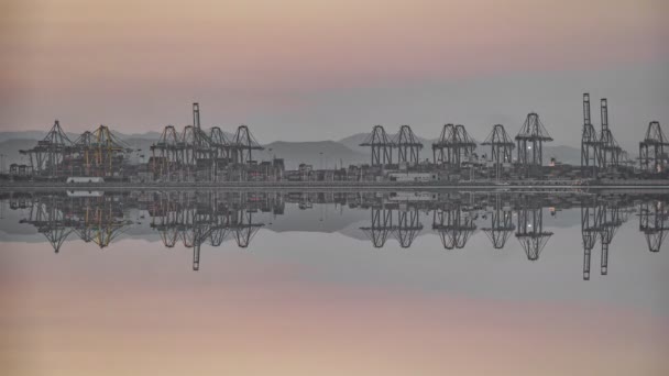 Timelapse of blurred port cranes reflection at dusk — Stock Video
