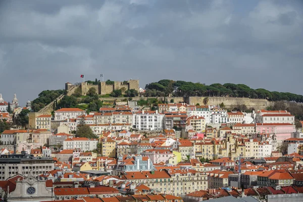 Castle of Saint George and Lisbon downtown — Stock Photo, Image