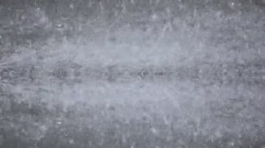 Tatlı su havuzu ve şelale yavaş hareket