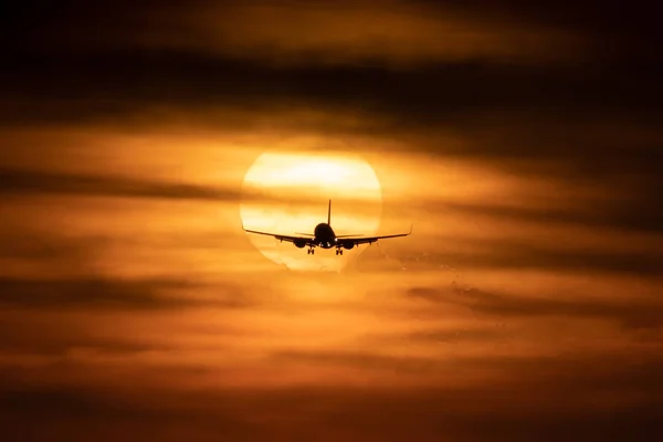 Beautiful sunset with sun behind airplane — Stock Photo, Image