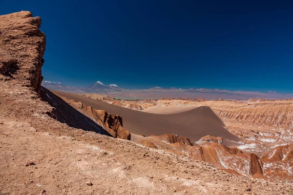 Wielka wydma w Moon Valley, Atacama — Zdjęcie stockowe