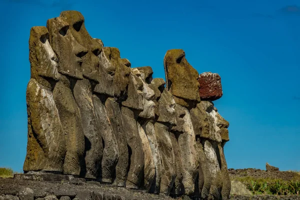 Widok platformy Ahu Tongariki moai w Rapa Nui — Zdjęcie stockowe