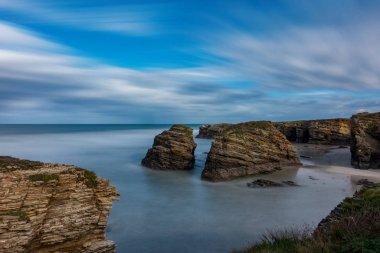 Katedral plajı Galiçya 'nın girişinin ultra uzun pozu