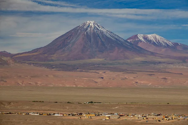 Licancabur vetta vulcano di montagna con san pedro de Atacama — Foto Stock