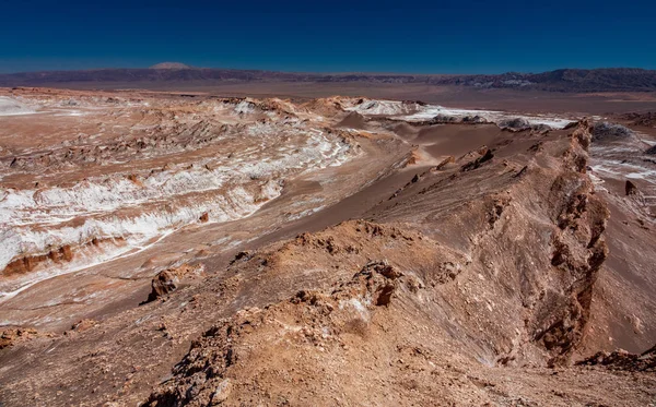 Ay vadisinin tamamen kuru ve tuzlu arazisi — Stok fotoğraf