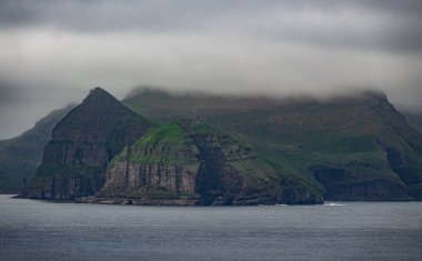 Mykines Adası ve sis, Faroe Adaları