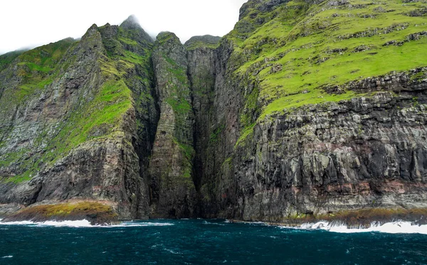 Faroe Adaları 'ndaki Vestmanna uçurumları — Stok fotoğraf