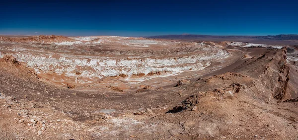 Den torra, sandiga och salta öknen i Moon Valley panorama — Stockfoto