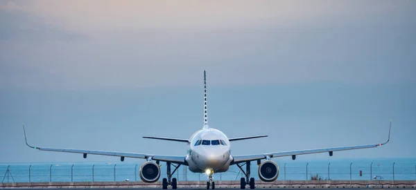 Front view of jet plane in the runway — Stock Photo, Image