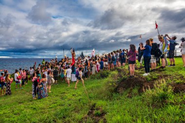 Rapa Nui 'nin tarihi gemisi Anakena sahiline varır.