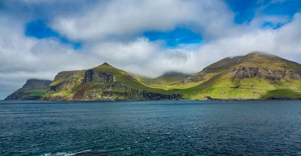 Typical Faroe islands steep coastline with waterfall — Stock Photo, Image