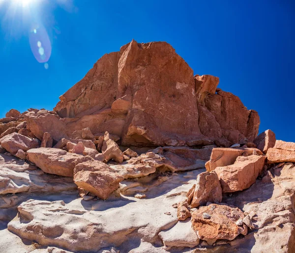 Huge stone with petroglyphs under the sun in Atacama, Chile — 스톡 사진