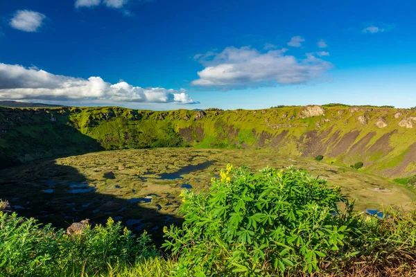 Ovanifrån av Rano Kau vulkan krater — Stockfoto