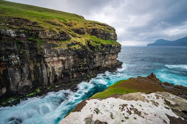 Gjogv gorge nell'isola di Eysturoy, nelle Isole Faroe. Lunga esposizione — Foto Stock