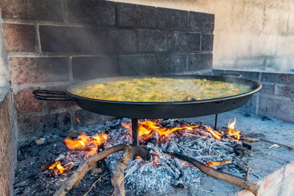 Preparing typical spanish paella on firewood closeup — 图库照片