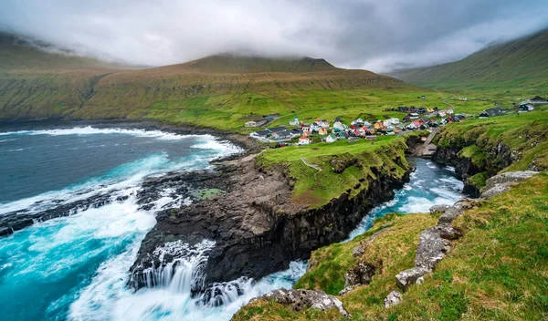 Gjogv in the island of Eysturoy, top view long exposure — Stock Photo, Image