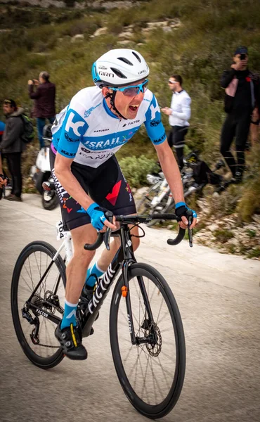 Danl Martin ascendiendo la montaña de Bernia —  Fotos de Stock