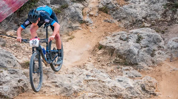 Hugo Weiss MTB αναβάτης κατεβαίνει γρήγορα στο MTB XCO πρωτάθλημα Royalty Free Φωτογραφίες Αρχείου