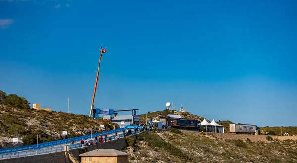 Valencia Volta bisiklet şampiyonasında vinçlerle bitiş çizgisi — Stok fotoğraf