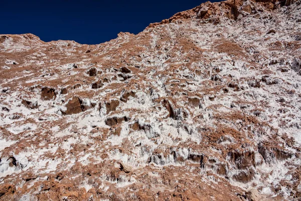 Minas de sal com paredes cobertas de cor branca — Fotografia de Stock