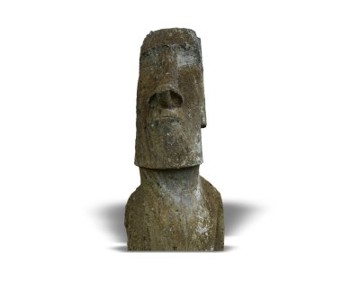 Beyaz Moai heykelinin ön görüntüsü