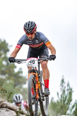 Samuel Jover MTB pilotu MTB XCO şampiyonasında hızla alçalıyor