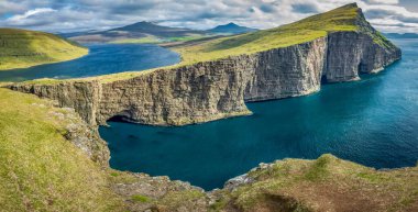 Sorvagsvatn lake over the ocean panorama, Faroe Islands clipart