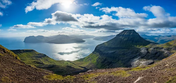 Pohled shora panorama Faerských ostrovů a Atlantského oceánu — Stock fotografie