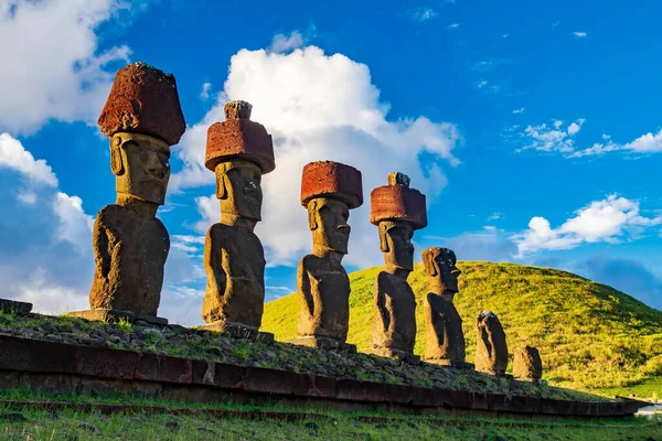 Ahu Nau Nau moai plattform i Rapa Nui nedre vy — Stockfoto