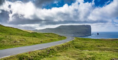 Giant ve Wich ikonik taşlarına giden yol