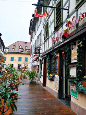 Strazburg, evler, eski evleri, güzel evler, sokaklar, Noel, Avrupa, kuleleri, Gözcü kuleleri, yeni yıl, Kasım, küçük evler, nehir, nehir şehir, köprü, köprü şehirde, iki plajları, su, güzel bir şehir