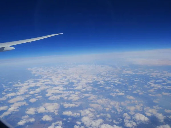 Schöner Himmel Hinter Dem Fenster Flugzeuge Flugzeugfenster — Stockfoto