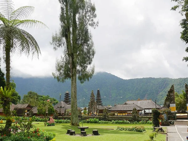 Huvudtemplet Vattnet Bali Pura Oolong Danu Bratan Sjön Bratan — Stockfoto
