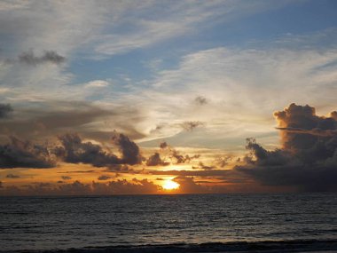 Jimbaran içinde güzel gün batımı 